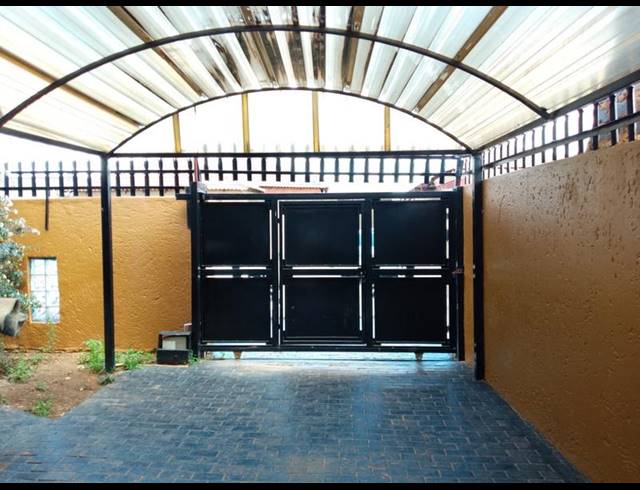 3 BEDROOM HOUSE FOR SALE IN LENASIA SOUTH